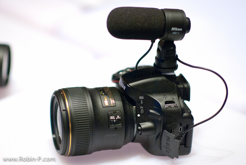 Nikon D5100 avec le micro stéréo externe Nikon ME-1