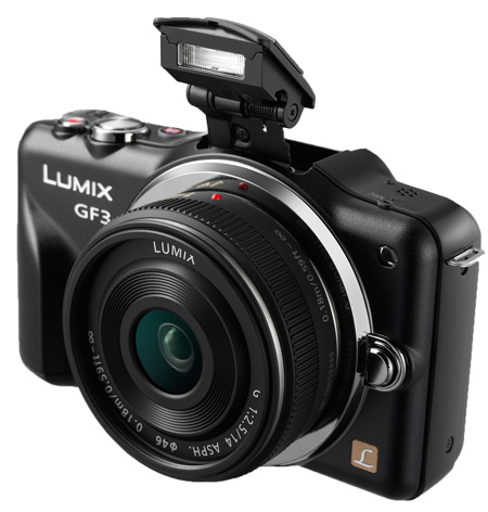 Panasonic Lumix GF3 avec son flash ouvert