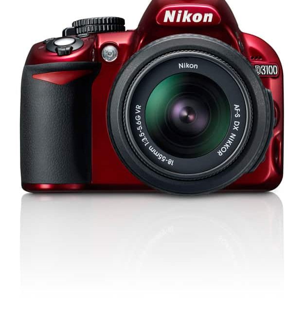 Nikon_D3100_face_couleur_rouge.jpg