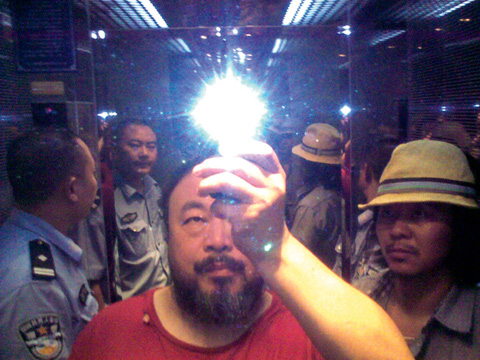 100 photos de Ai Weiwei pour la liberté de la presse