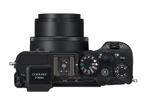 Nikon Coolpix P7800 : 12MP CMOS et un viseur électronique - 499 euros