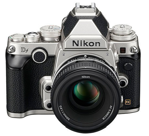 Nikon Df vu de face en version chromée