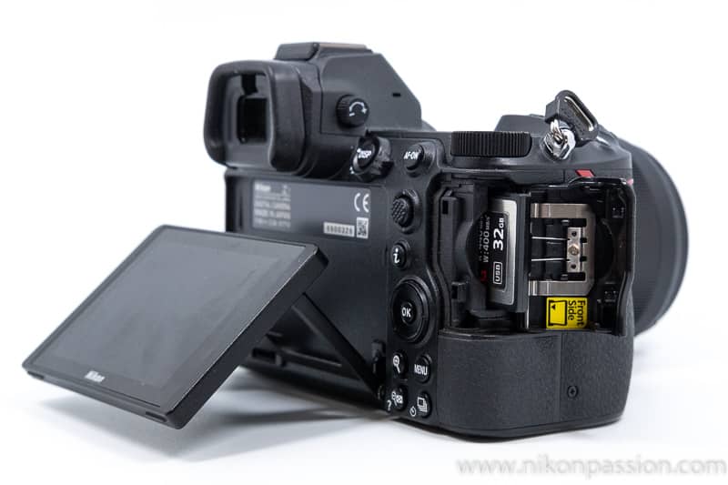 Test Nikon Z 7 : emplacement carte XQD CFexpress