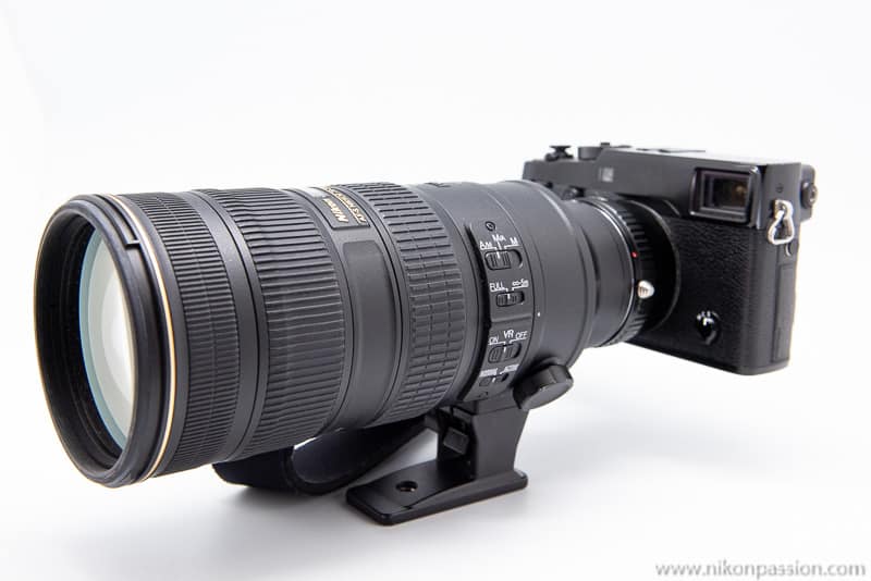 montage d'un objectif Nikon Nikkor sur hybride Fujifilm avec bague de couplage Nikon-Fuji