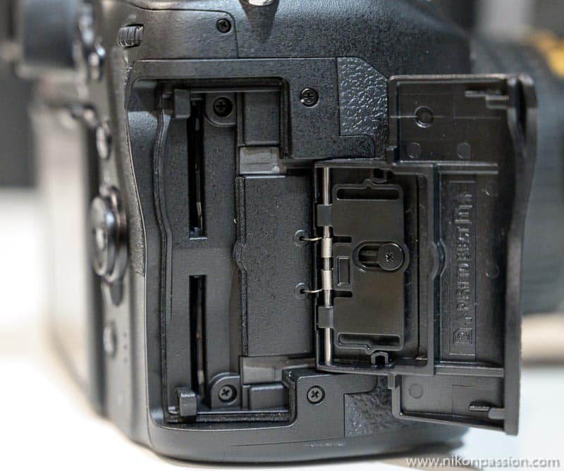 Nikon D780, emplacements deux cartes mémoire SD