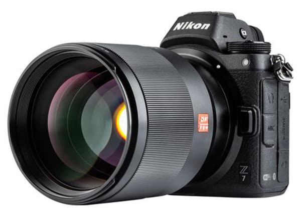 Nikon Z7 équipé d'un objectif Vitrox 85/1,8 autofocus
