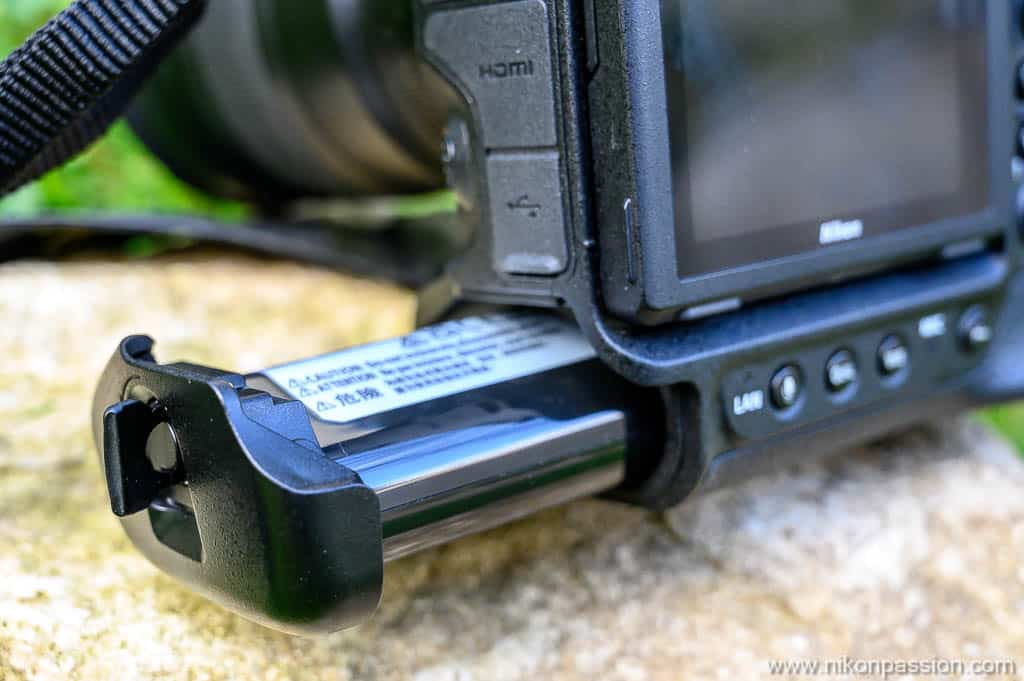 Nikon Z 9 : trappe batterie