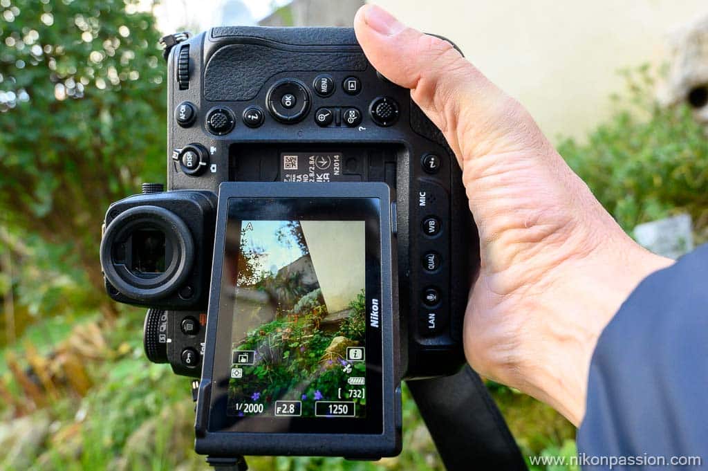 Le Nikon Z 9 en cadrage portrait avec écran en portrait