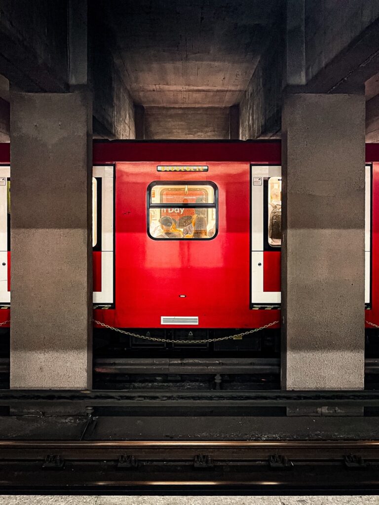Métro de Milan après traitement Lightroom Mobile 