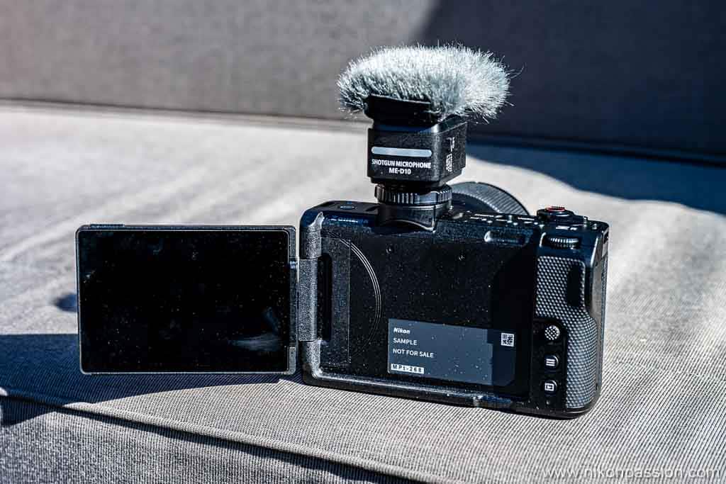 Ecran orientable de la Nikon ZR