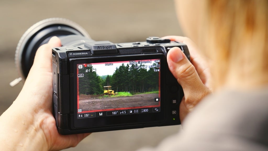 Nikon ZR : écran 4 pouces tactile et orientable