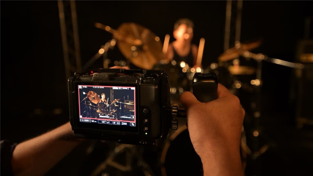 Filmer un concert la nuit avec la caméra Nikon ZR