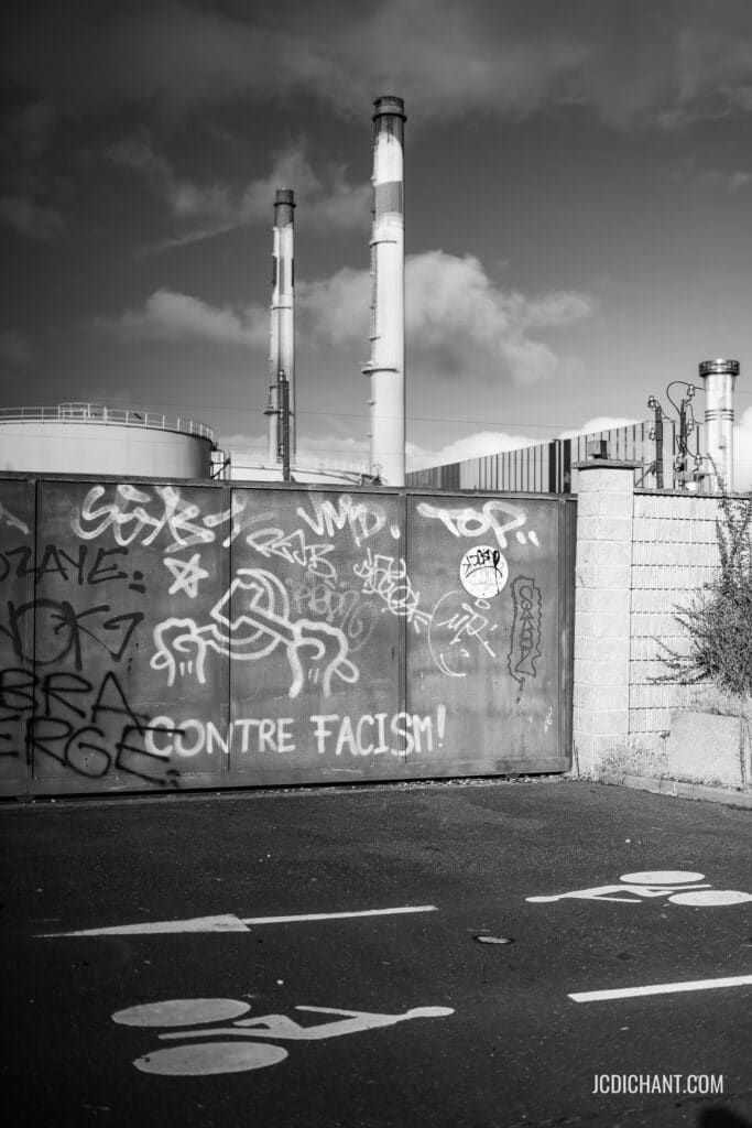 Photographier autour de chez soi : Les cheminées de la centrale EDF de Vitry-sur-Seine - photo © JC Dichant