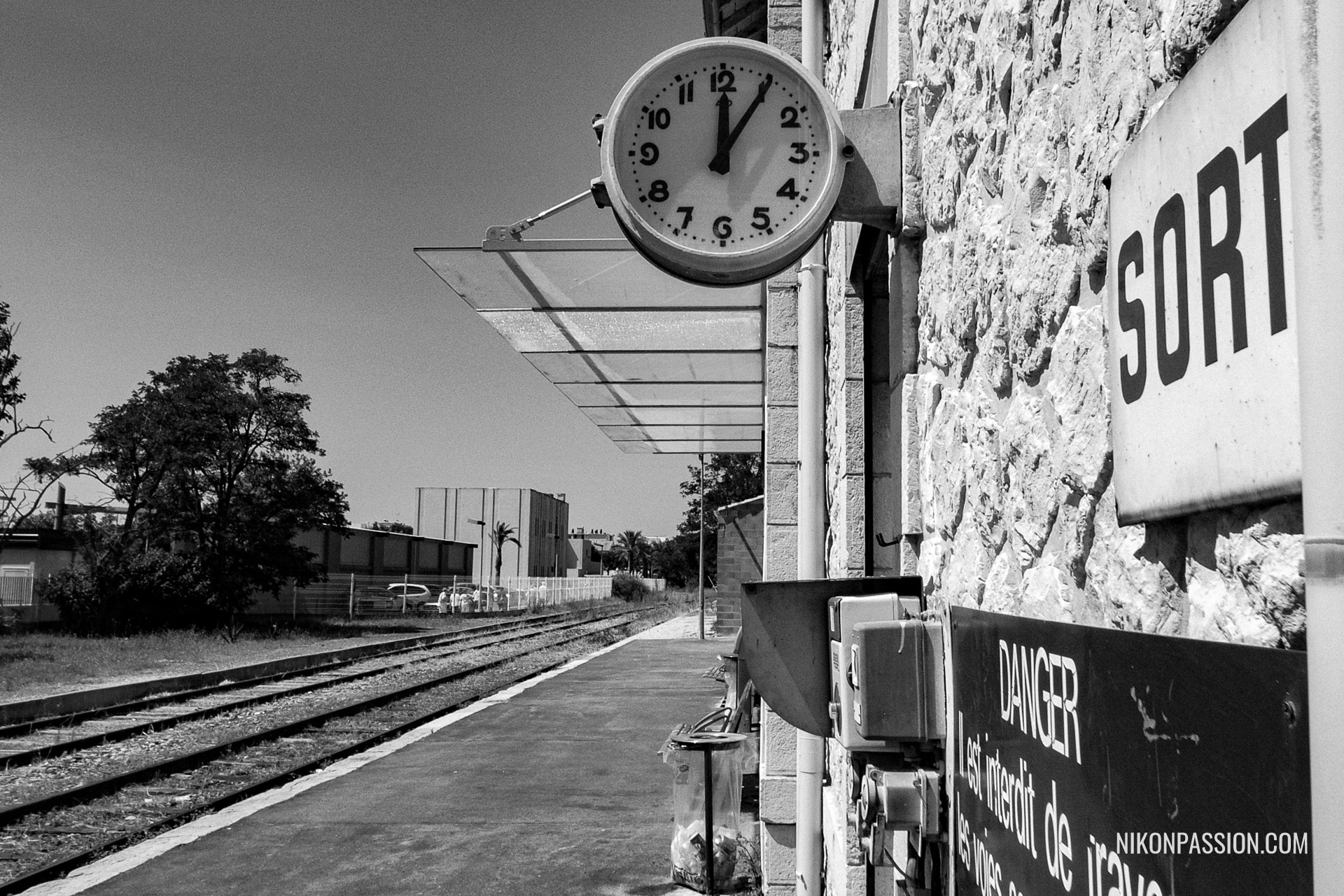 Horloge de la gare du Grau du Roi pour illustrer un article sur le temps qui passe