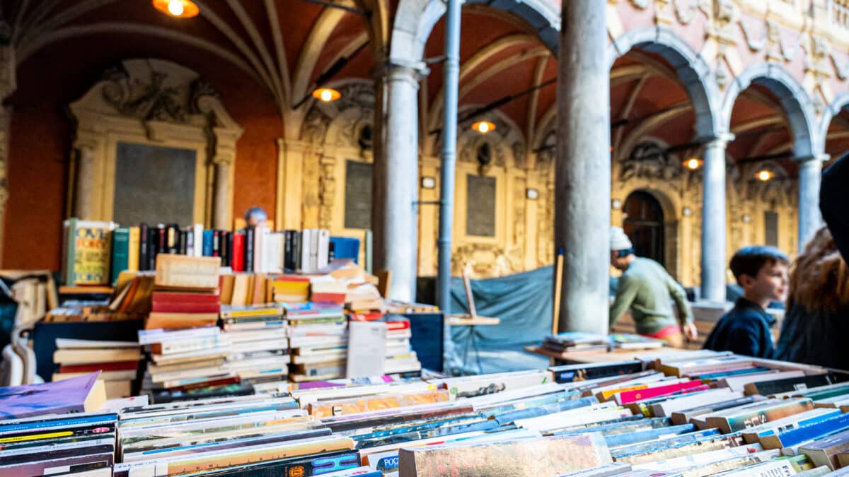 Stand de livres d'occasions à Lille - photo JC Dichant
