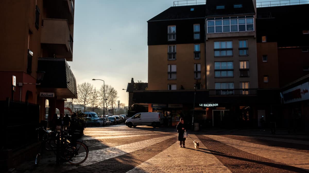 Rayons de lumière sur une place d'Alfortville - photo Jean-Christophe DICHANT