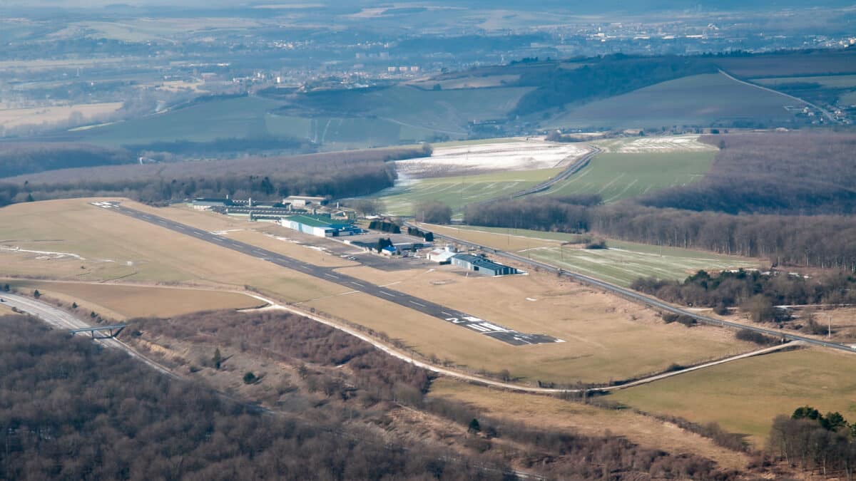 La photo aérienne avec un drone - photo prise depuis un avion au-dessus de l'aérodrome de Verdun - photo Jean-Christophe DICHANT