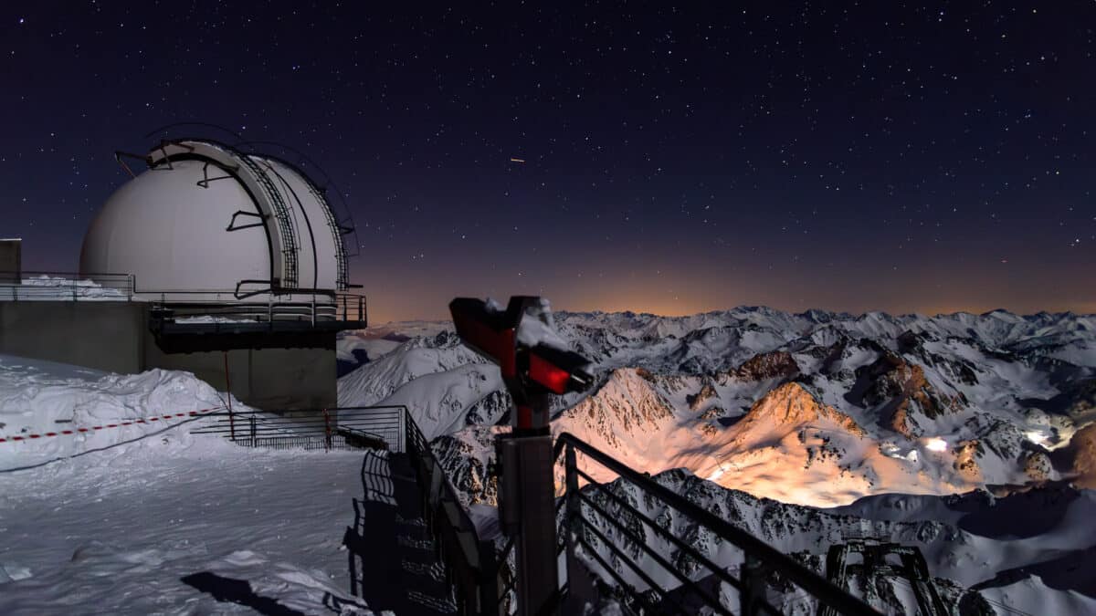 L'observatoire du pic du midi, la nuit, dans les Pyrénées - photo Jean-Christophe DICHANT
