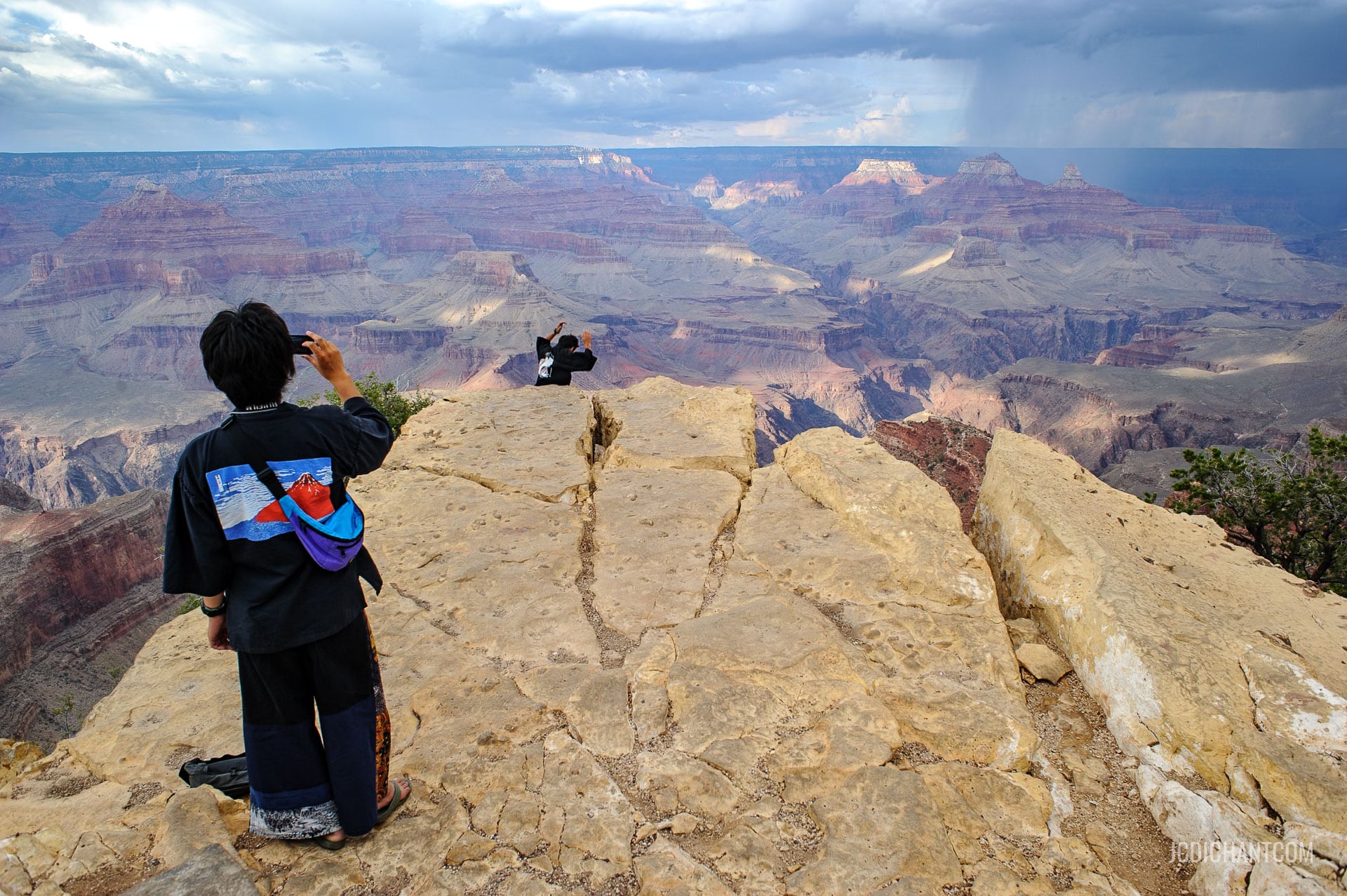 Un homme saute au fond du Grand Canyon aux Etats-Unis - photo (©) JC Dichant