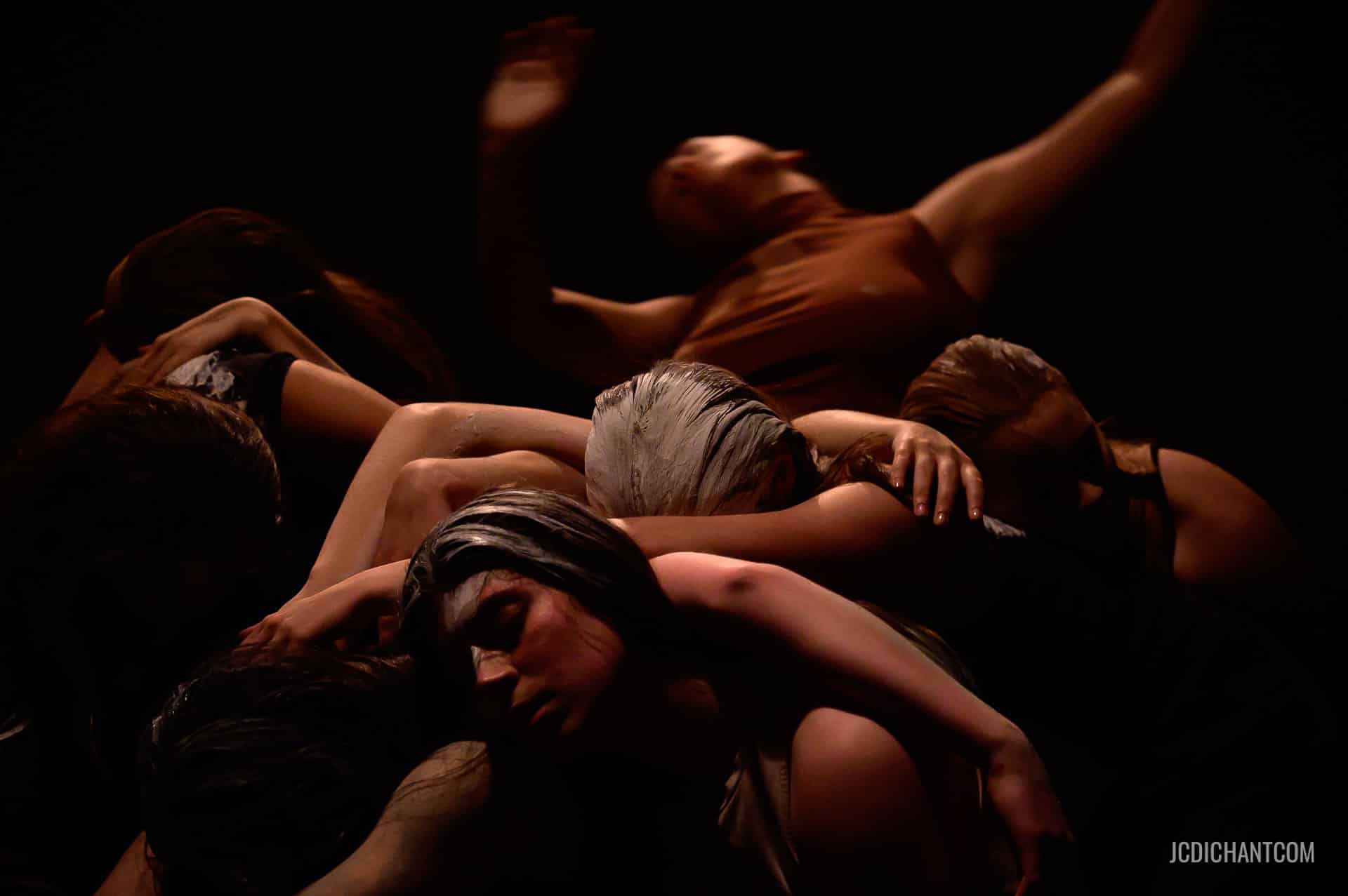 Danse contemporaine - photo (©) JC Dichant