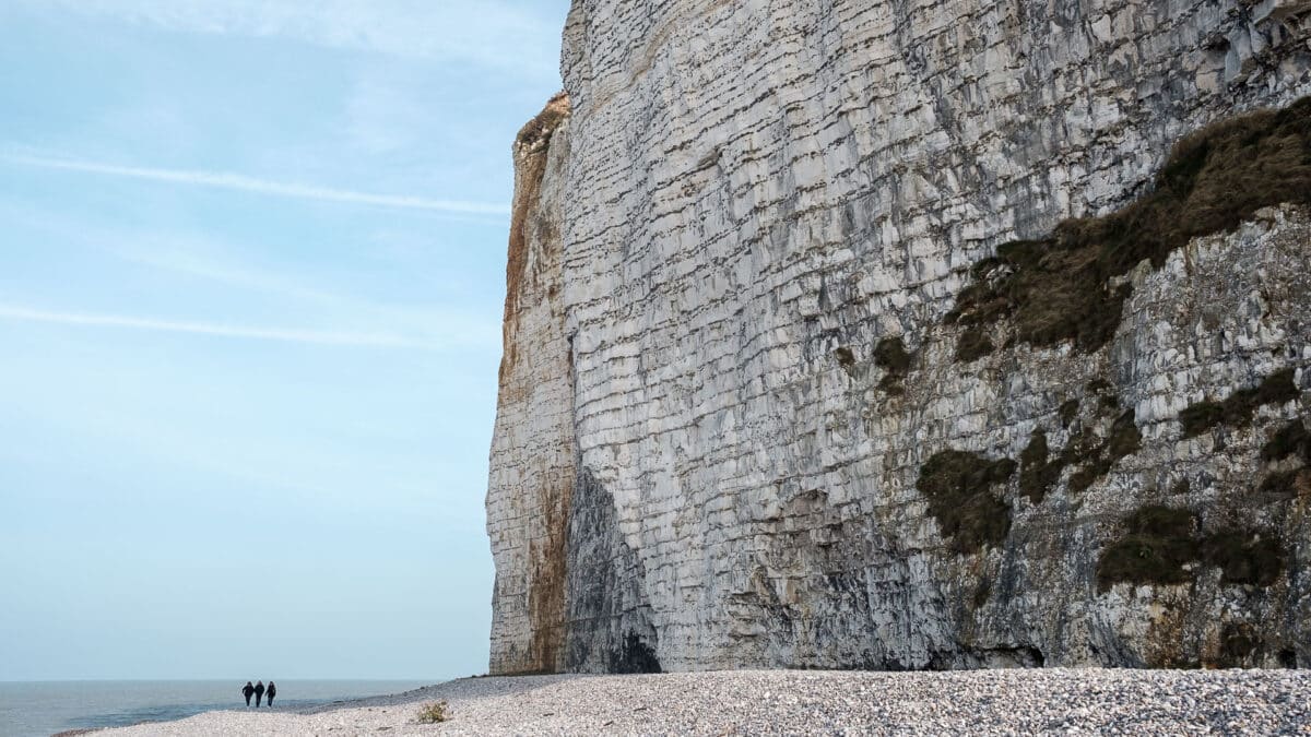 Sur la plage, les falaises de Dieppe - photo (©) JC Dichant